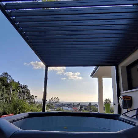 Pergola bioclimatique anthracite autoportée 3x4M Ombréa
